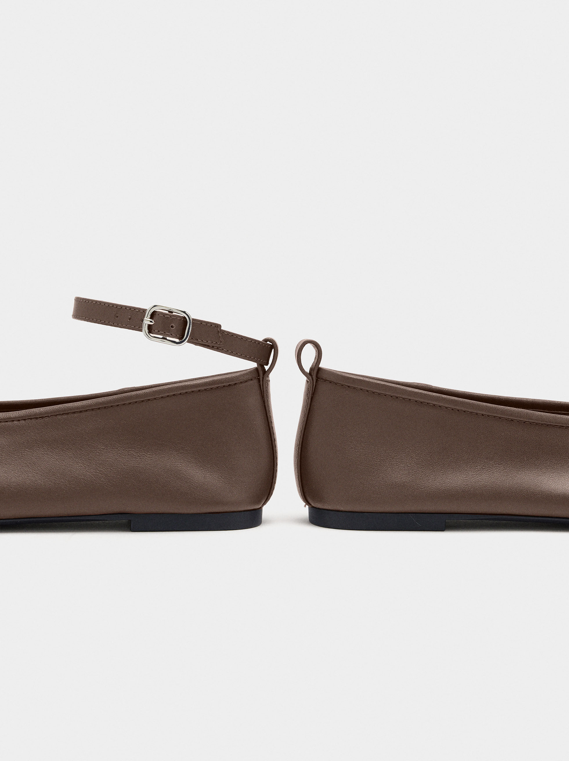 Leather ankle boots with strap and buckle