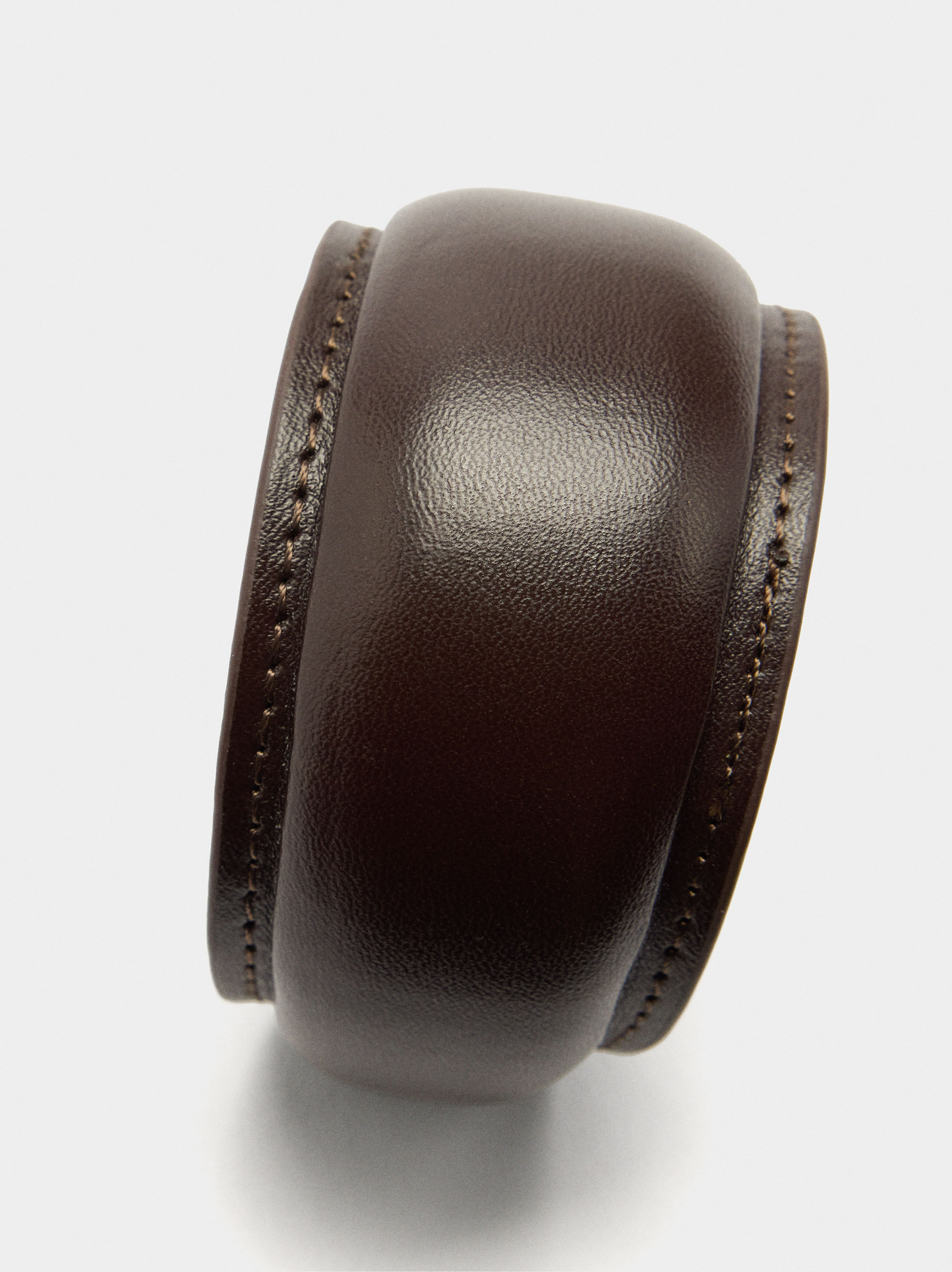 Rigid bracelet with skin effect