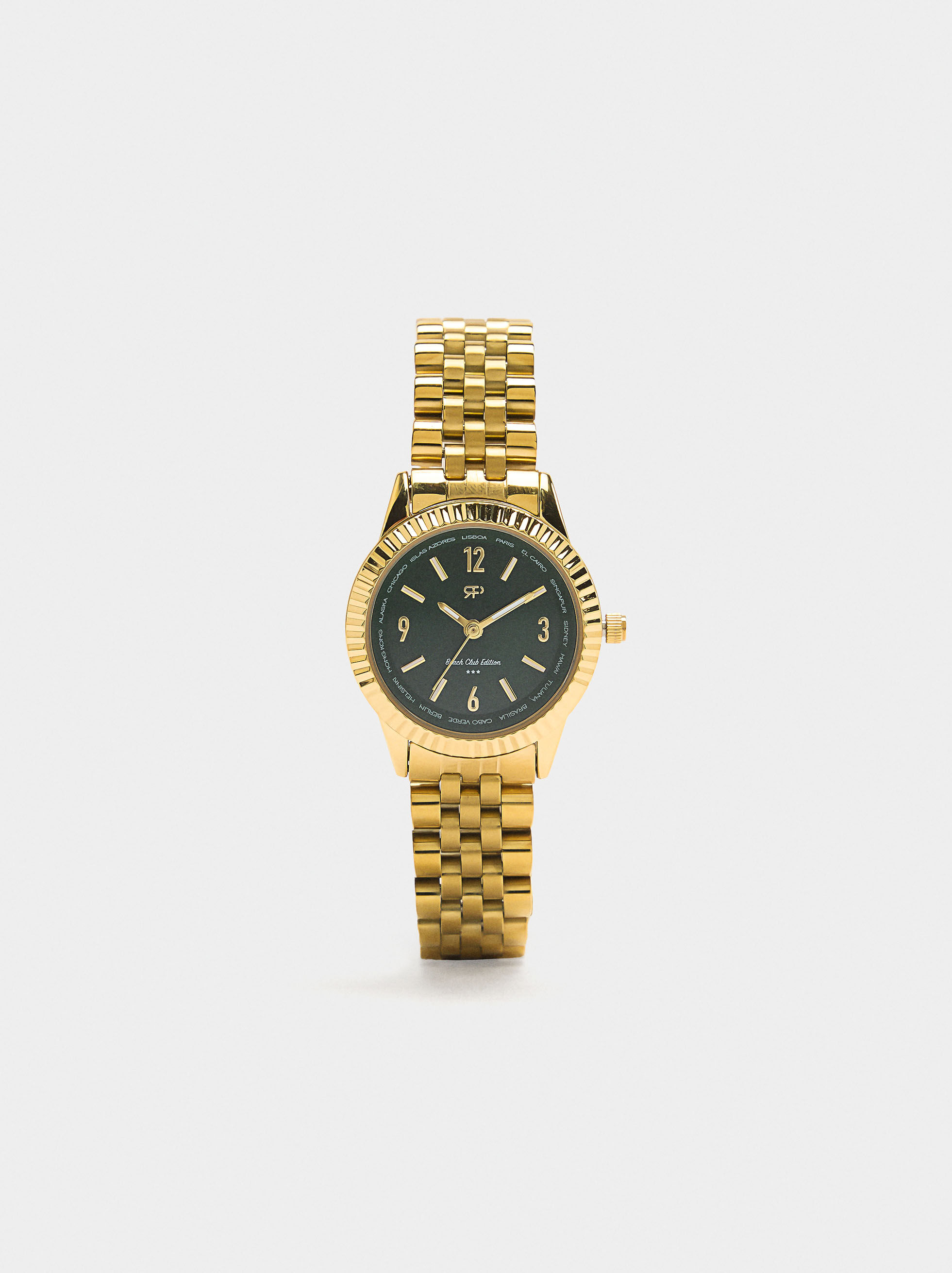 Round watch with stainless steel bracelet