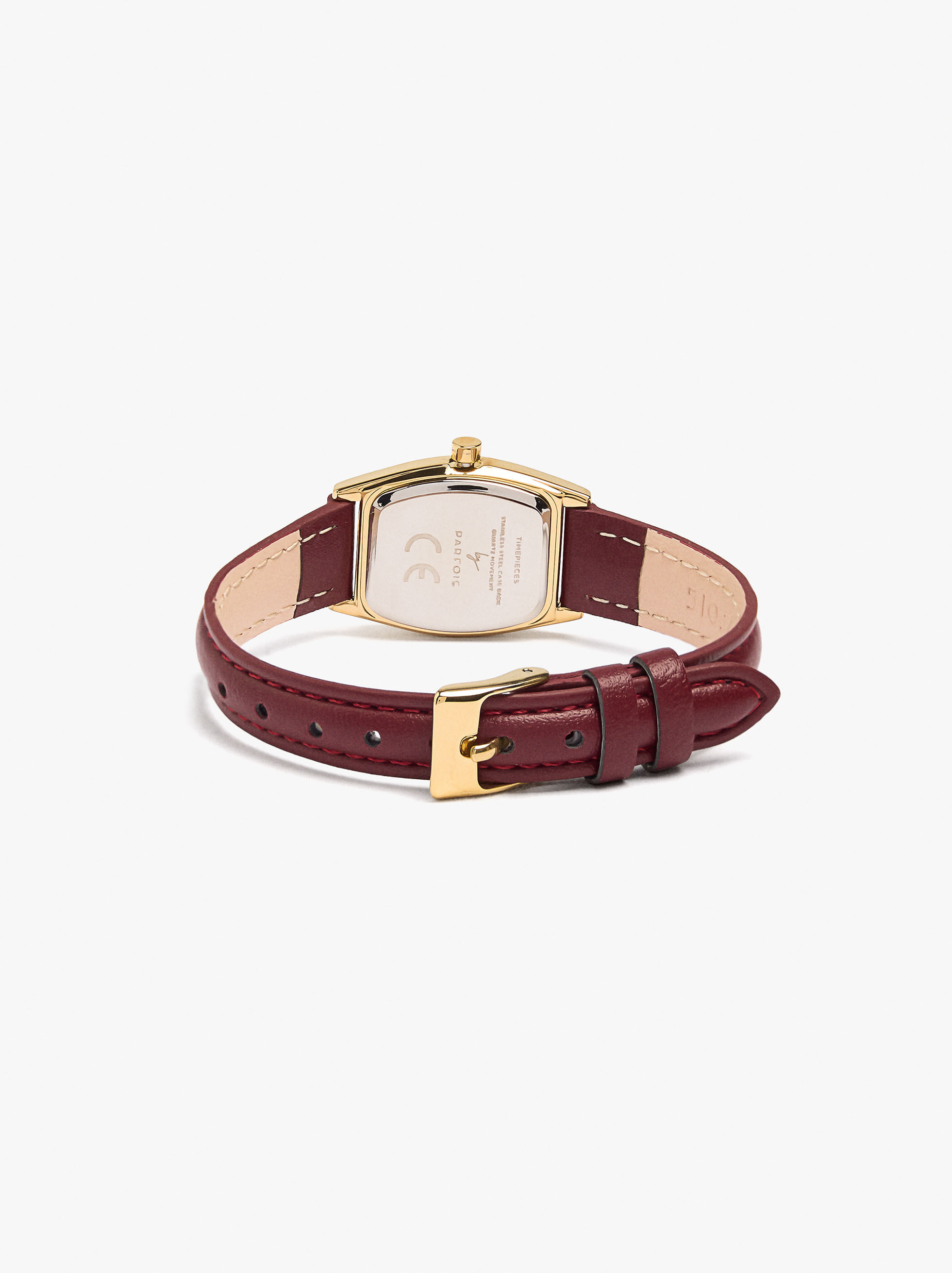 Round watch with textured bracelet