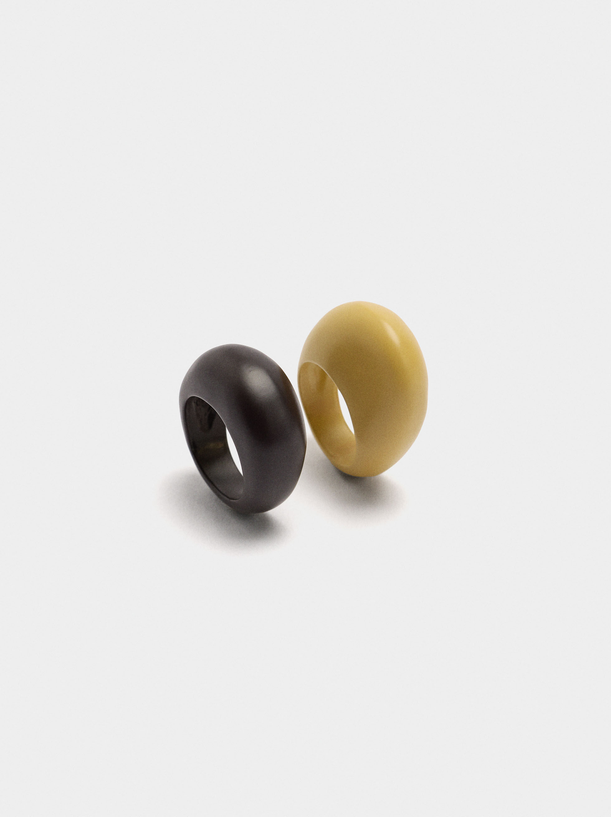 Set of Round Enamel Rings