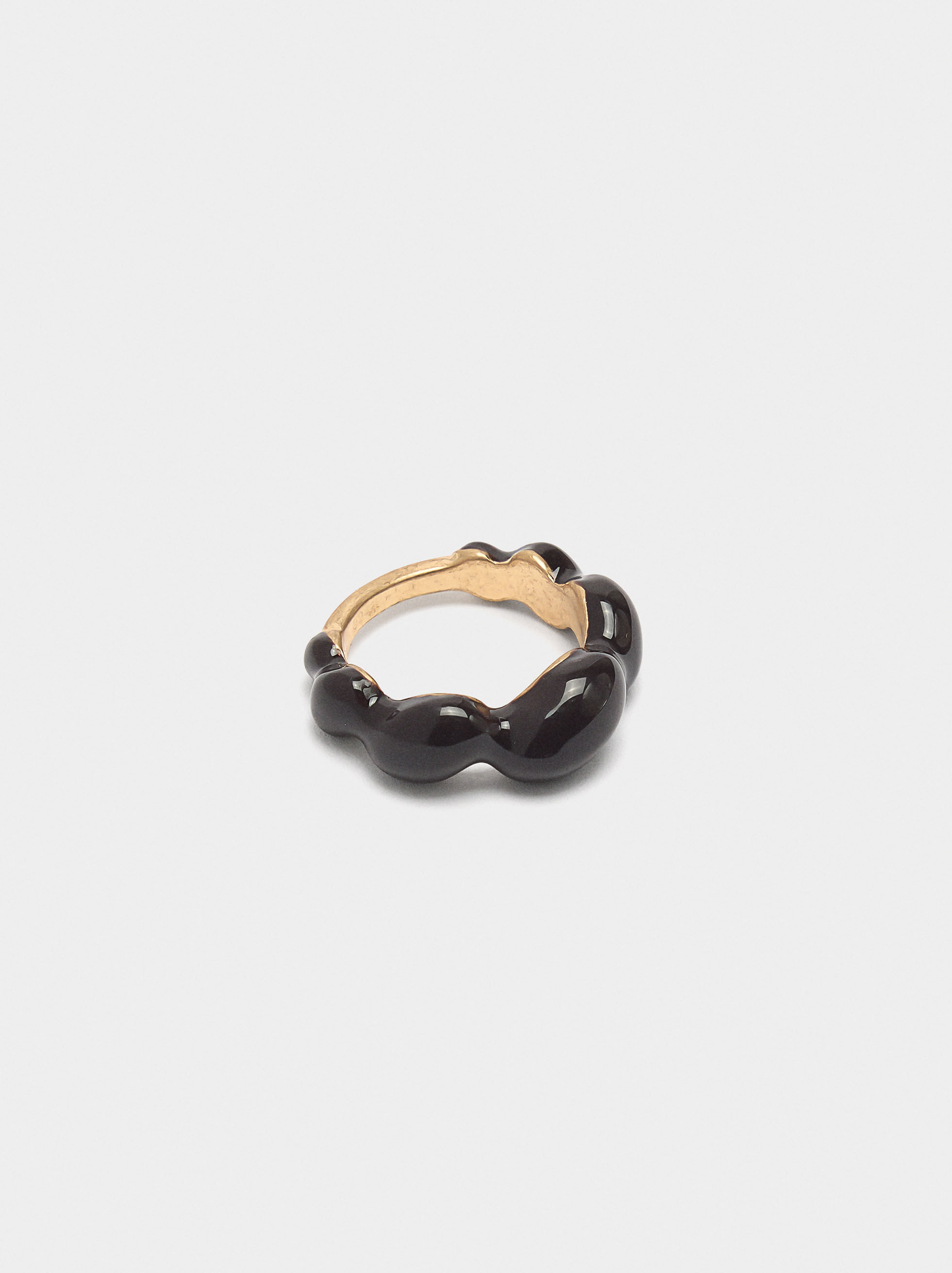 Ring with enamel