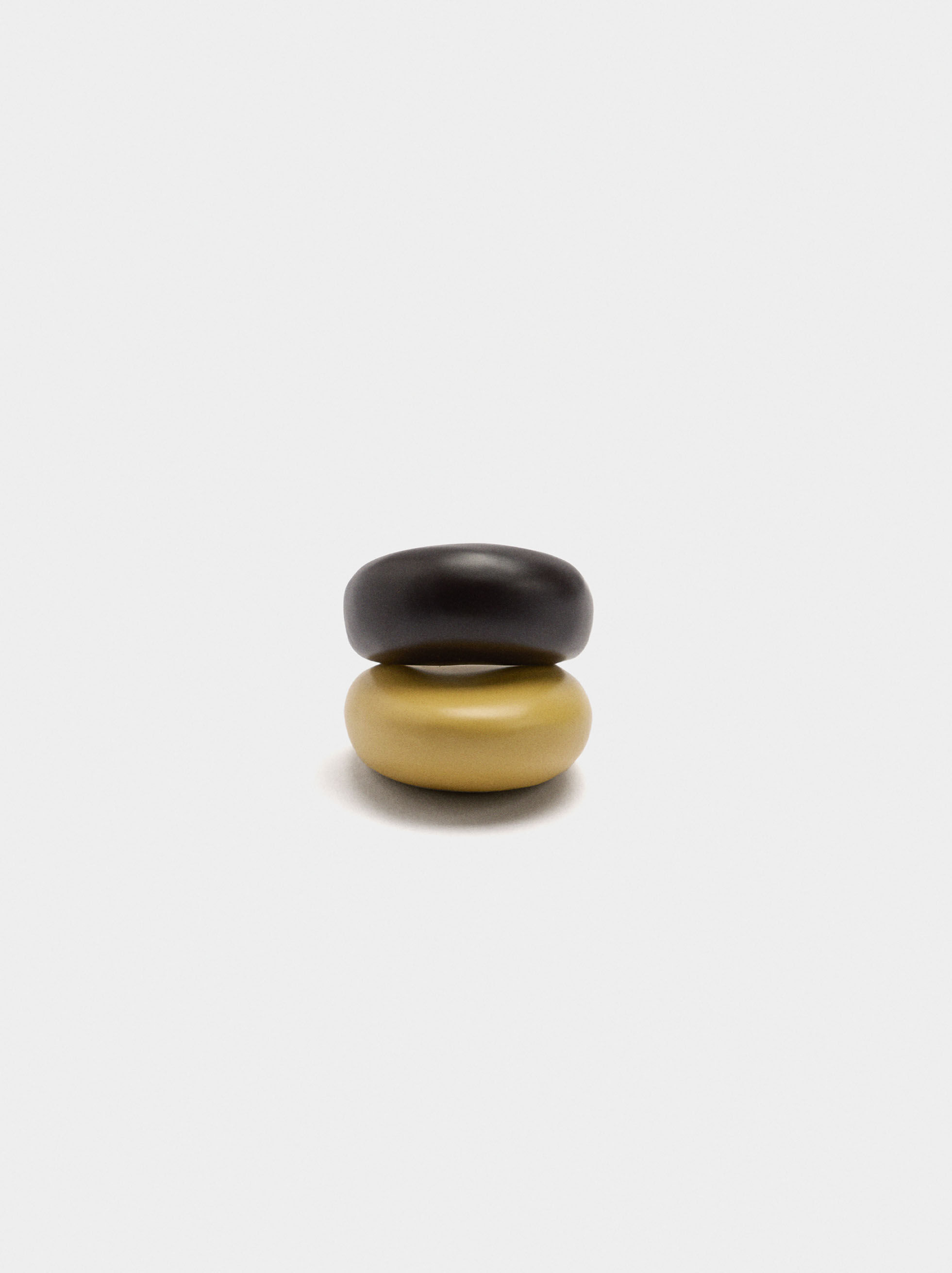 Set of Round Enamel Rings