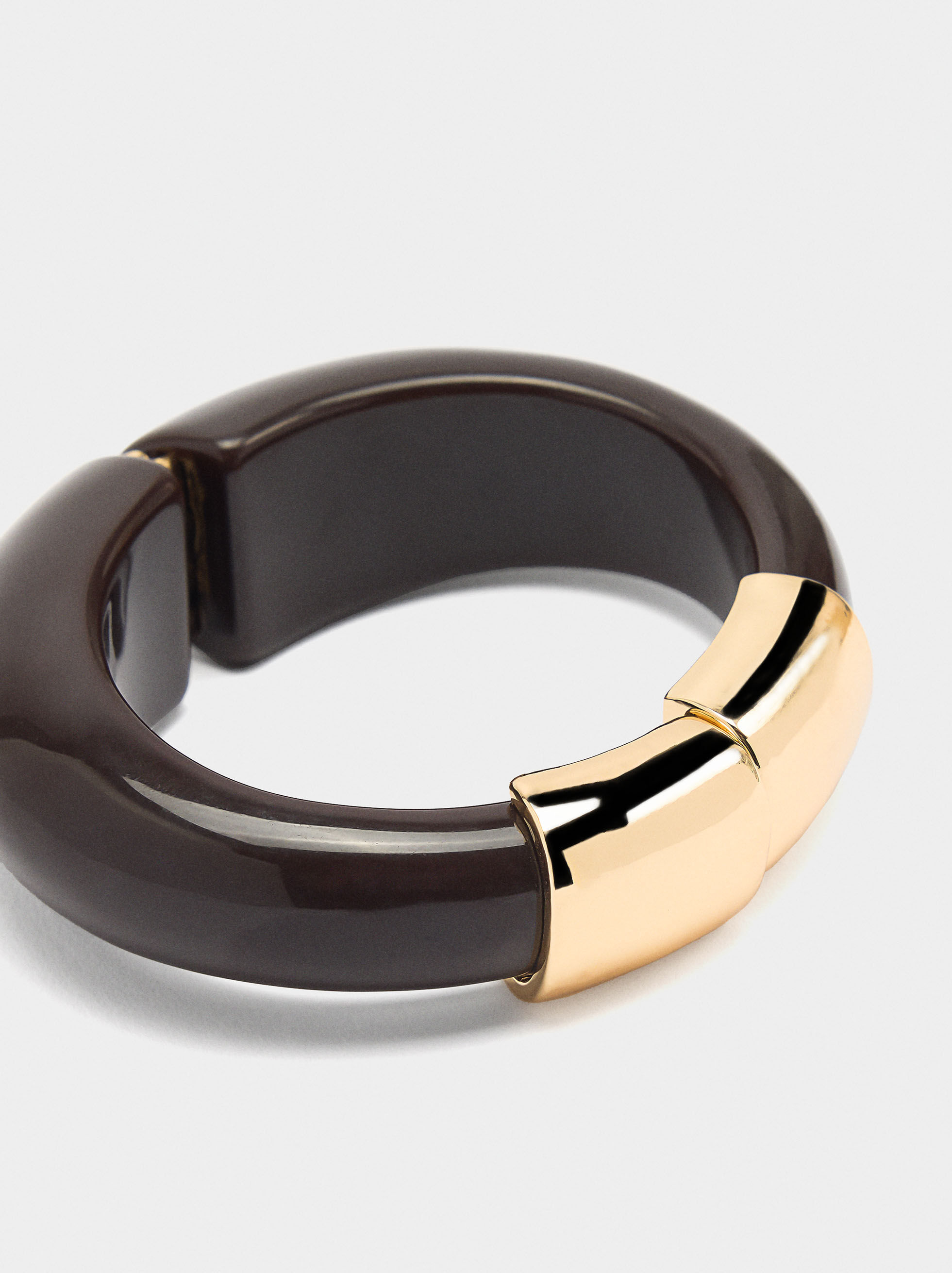 Rigid resin bracelet