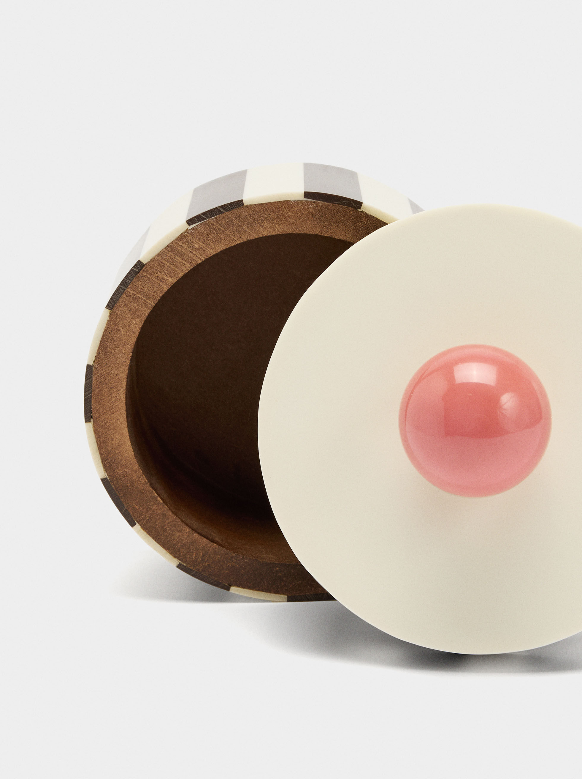 Striped sphere jewelry box